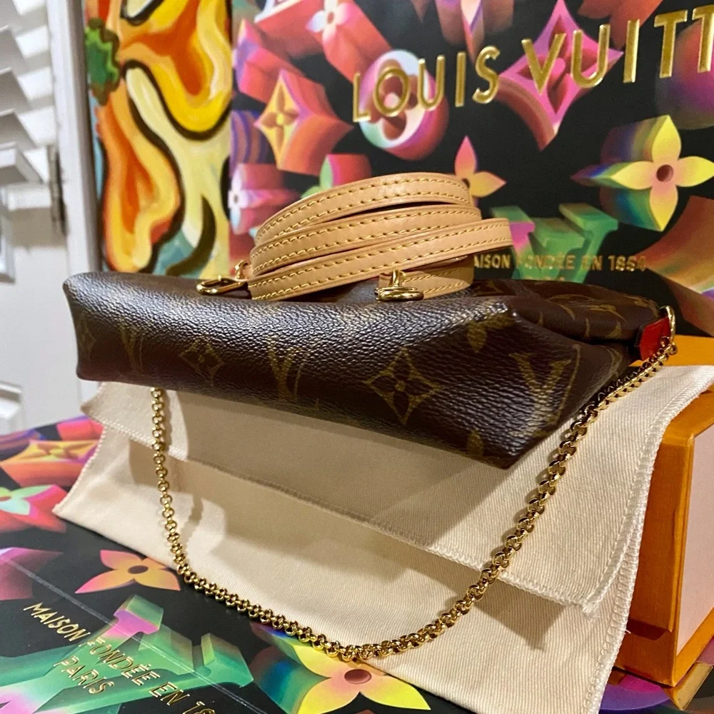 🍎🍎🍎Authentic Louis Vuitton Pallas Clutch Crossbody Bag in Monogram